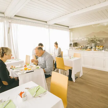 Airone Hotell 3*